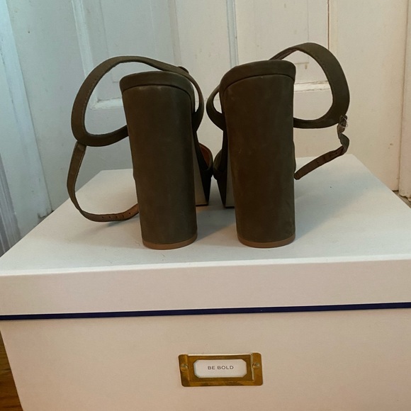 Steve Madden Chunky Green Heel - Picture 4 of 4